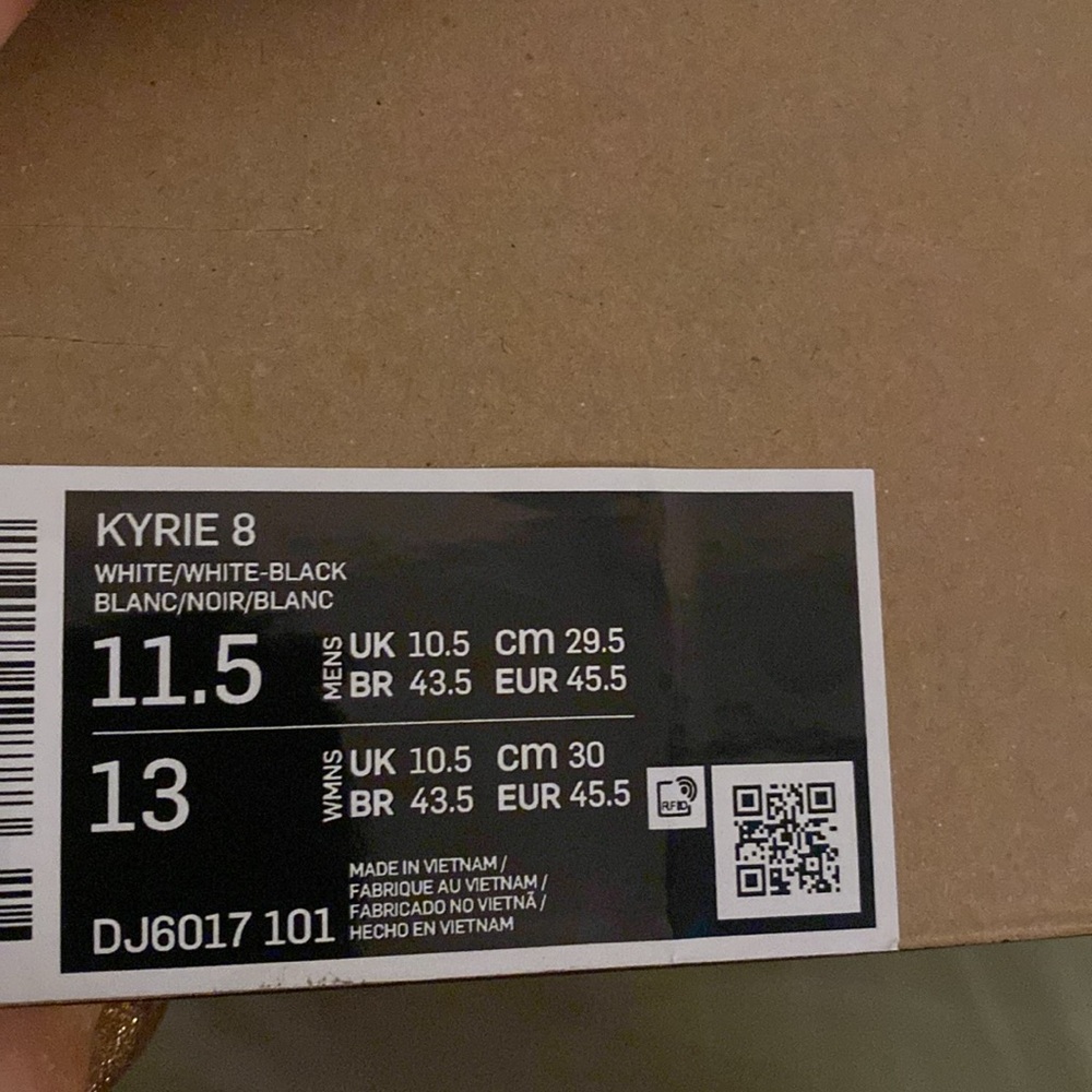 New Unreleased Kyrie irving 8 men’s 11.5 
Or women’s 13. - Picture 10 of 11